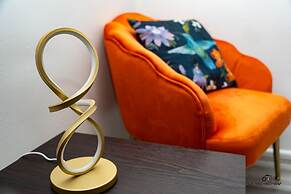 7 Guests - 3 Bedrooms - Parking - Pet Friendly