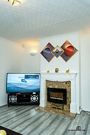 7 Guests - 3 Bedrooms - Parking - Pet Friendly