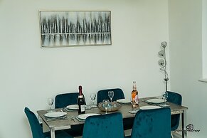 7 Guests - 3 Bedrooms - Parking - Pet Friendly