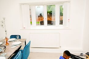 7 Guests - 3 Bedrooms - Parking - Pet Friendly