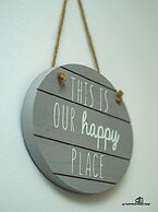 7 Guests - 3 Bedrooms - Parking - Pet Friendly