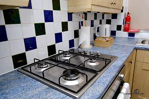 7 Guests - 3 Bedrooms - Parking - Pet Friendly