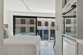 Phaedrus Living: Alkminis Seaview Suites Pantai