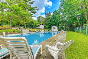 Pet-friendly Home w/ Deck: 4 Mi to Jay Peak Resort