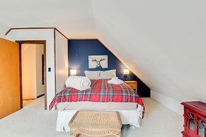Pet-friendly Home w/ Deck: 4 Mi to Jay Peak Resort