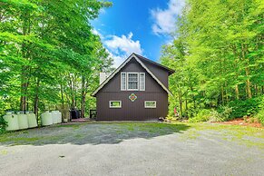 Pet-friendly Home w/ Deck: 4 Mi to Jay Peak Resort