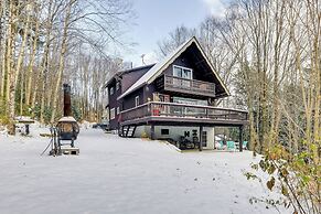 Pet-friendly Home w/ Deck: 4 Mi to Jay Peak Resort