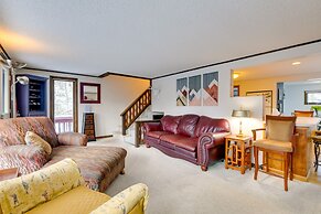 Pet-friendly Home w/ Deck: 4 Mi to Jay Peak Resort