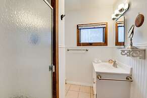 Pet-friendly Home w/ Deck: 4 Mi to Jay Peak Resort