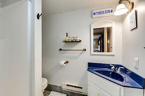 Pet-friendly Home w/ Deck: 4 Mi to Jay Peak Resort