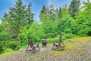 Pet-friendly Home w/ Deck: 4 Mi to Jay Peak Resort