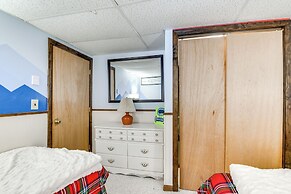 Pet-friendly Home w/ Deck: 4 Mi to Jay Peak Resort