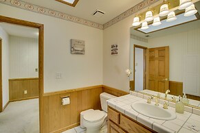 Spacious California Oasis: Patio, Fireplace & Pool