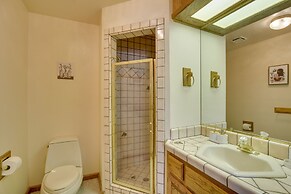 Spacious California Oasis: Patio, Fireplace & Pool