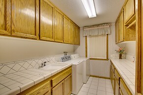 Spacious California Oasis: Patio, Fireplace & Pool