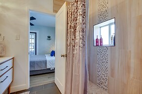 El Paso Home w/ Shared Patio Near Memorial Park