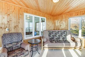 Lakefront Aitkin Home w/ Sunroom: Walk to Beach!