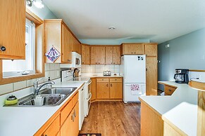 Lakefront Aitkin Home w/ Sunroom: Walk to Beach!