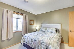 Lakefront Aitkin Home w/ Sunroom: Walk to Beach!