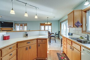 Lakefront Aitkin Home w/ Sunroom: Walk to Beach!