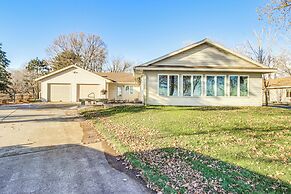 Lakefront Aitkin Home w/ Sunroom: Walk to Beach!