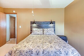 Lakefront Aitkin Home w/ Sunroom: Walk to Beach!