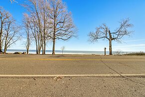 Lakefront Aitkin Home w/ Sunroom: Walk to Beach!