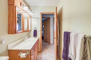 Lakefront Aitkin Home w/ Sunroom: Walk to Beach!