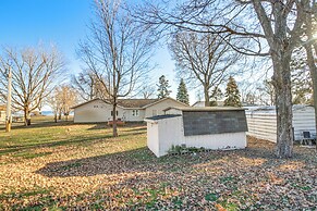 Lakefront Aitkin Home w/ Sunroom: Walk to Beach!
