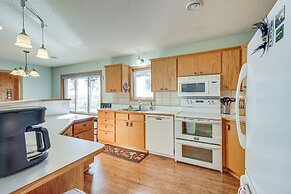 Lakefront Aitkin Home w/ Sunroom: Walk to Beach!