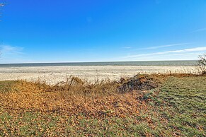 Lakefront Aitkin Home w/ Sunroom: Walk to Beach!