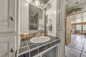 Capitan Vacation Rental w/ Grill, Near Ruidoso!