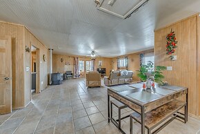 Capitan Vacation Rental w/ Grill, Near Ruidoso!