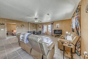 Capitan Vacation Rental w/ Grill, Near Ruidoso!