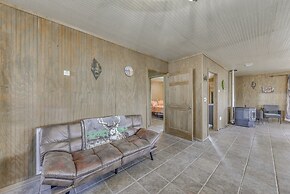 Capitan Vacation Rental w/ Grill, Near Ruidoso!