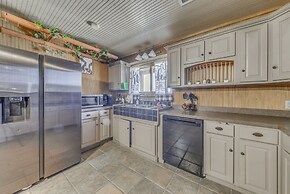 Capitan Vacation Rental w/ Grill, Near Ruidoso!