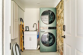 Couples Retreat w/ Grill Near El Paso Zoo!