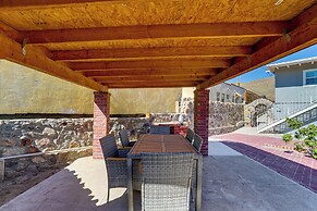 Couples Retreat w/ Grill Near El Paso Zoo!