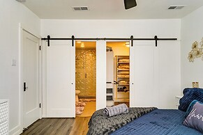 Couples Retreat w/ Grill Near El Paso Zoo!