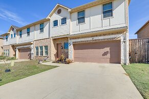 Family-friendly Irving Townhome w/ Yard!