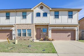 Family-friendly Irving Townhome w/ Yard!
