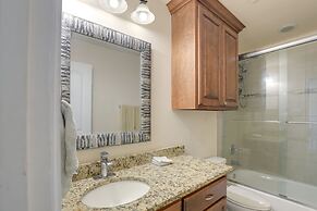 Family-friendly Irving Townhome w/ Yard!