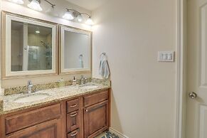 Family-friendly Irving Townhome w/ Yard!