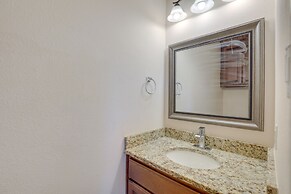 Family-friendly Irving Townhome w/ Yard!