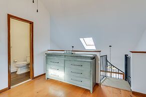 Vernon Township Condo w/ Balcony Near Ski Lifts!