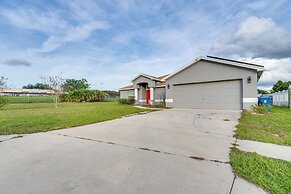 Family Home w/ Screened Porch in Davenport