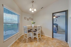 Family Home w/ Screened Porch in Davenport