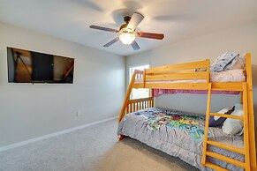 Family Home w/ Screened Porch in Davenport