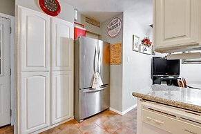 Walk to At&t Stadium: Arlington Home w/ Patio!