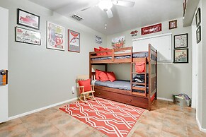 Walk to At&t Stadium: Arlington Home w/ Patio!